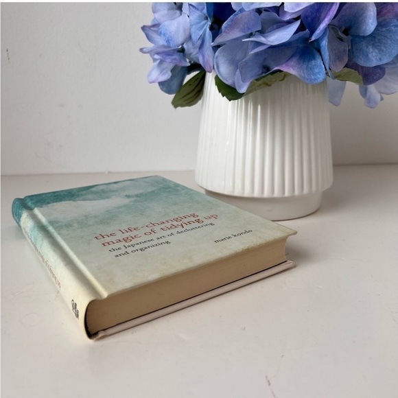 Book: The Life-Changing Magic of Tidying Up by Marie Kondo - Picture 7 of 14